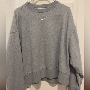 Large grey woman’s Nike crewneck